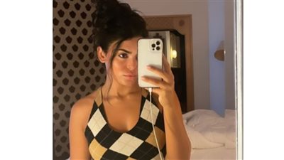 أسماء جلال تغازل جمهورها في أحدث ظهور لها