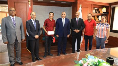 محافظ سوهاج يكرم أوائل الثانوية العامة 