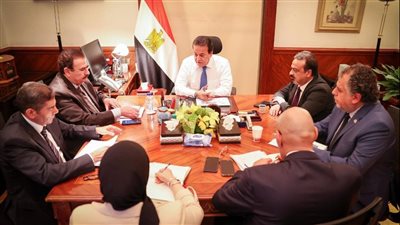 وزير الصحة والسكان يستقبل رئيس مجلس إدارة شركة وادي النيل لمناقشة سبل التعاون