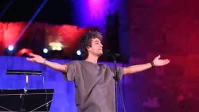 محمد محسن يختار من أيقونات الطرب ونوران أبو طالب في توليفة غنائية