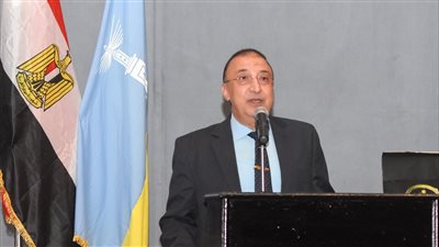 الشريف يكرم طلاب أوائل الشهادات العامة بالإسكندرية 