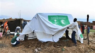 مركز سلمان للإغاثة يوزع مساعدات للمتضررين من الفيضانات في السودان