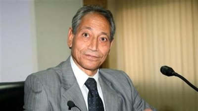 أستاذ اقتصاد: صرف 300 جنيه على بطاقات التموين أول الغيث لدعم الأسر الأكثر احتياجا (فيديو)