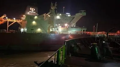 نجاح تعويم السفينة الجانحة في قناة السويس.. القصة الكاملة