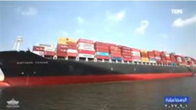 بعد تعويم السفينة الجانحة.. انتظام حركة الملاحة بقناة السويس (فيديو)