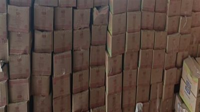 ضبط 10 أطنان زيت داخل مصنع غير مرخص ببدر