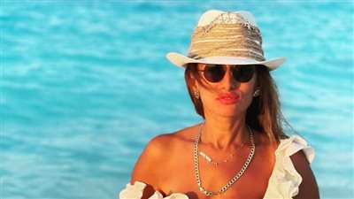 بهذه الطريقة.. زينة تستمتع بقضاء عطلتها الصيفية 