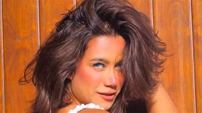 بإطلالة جريئة.. راندا عبدالسلام تودع الصيف 