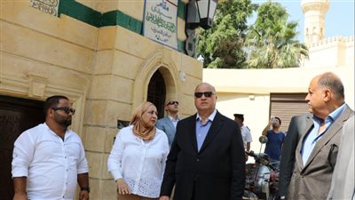  محافظ القاهرة يتفقد شارع الأشراف بحي الخليفة