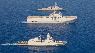 القوات البحرية المصرية والأمريكية تنفذان تدريبًا بحريًا عابرًا