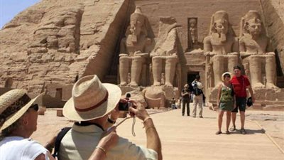 برلماني يطالب بتدشين الحملة لتثقيف المجتمع في التعامل مع السائحين