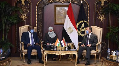 وزير الداخلية يستقبل نظيره النيجري لتعزيز التعاون بين البلدين