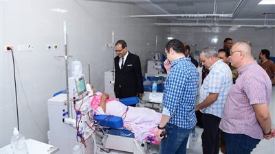 رئيس جامعة سوهاج يجري جولة تفقدية لمتابعة سير العمل بالمستشفى الجديد