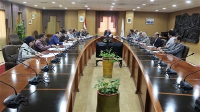 رئيس جامعة المنصورة يناقش خطة الاستعداد للعام الدراسي الجديد بجامعة المنصورة الأهلية