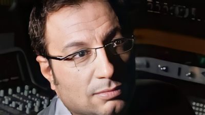 الموزع الموسيقي طارق مدكور ضيف برنامج «حروف الجر» على «نجوم إف إم»