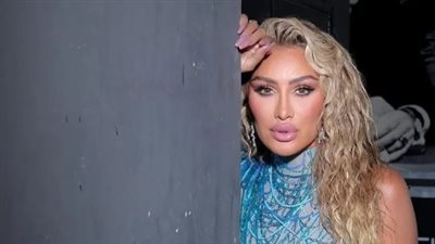  بإطلالة جريئة.. مايا دياب تغازل جمهورها ومحبيها 