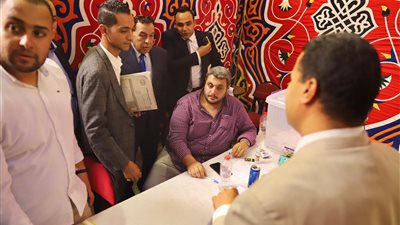 نبيل عبدالسلام يدلي بصوته في انتخابات المحامين