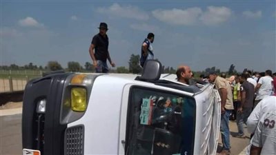 إصابة 12 شخصا في حادث انقلاب سيارة علي طريق جمصة بالدقهلية