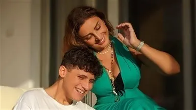 شاهد.. أنغام تنشر صورة لها بصحبة نجلها