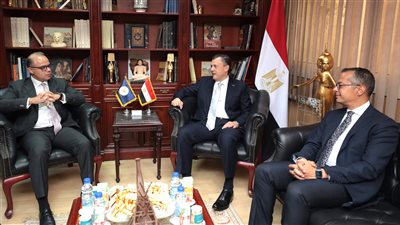 اجتماع وزاري مع 