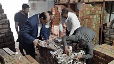 ضبط 215 كرتونة مواد غذائية منتهية الصلاحية بالدقهلية 