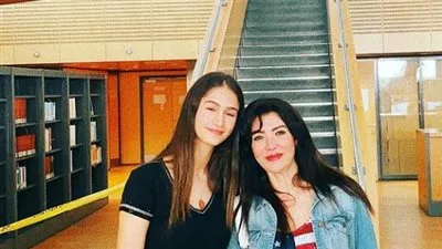 شاهد..أحدث ظهور للفنانة لقاء سويدان وابنتها من الإسكندرية