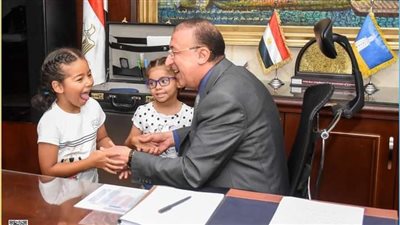 محافظ الإسكندرية يستقبل أطفال شقة العجمي المحترقة (صور)