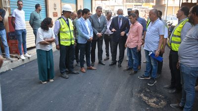 محافظ القليوبية يتفقد رصف 6 شوارع بمنطقتي أم بيومي 