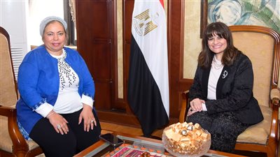 وزيرة الهجرة تلتقي رئيسة الجالية المصرية بأيرلندا الشمالية لبحث احتياجاتهم