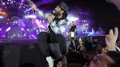 تامر حسني مستمر في دعم المواهب الشابة ويحضر معهم أغنية جديدة 