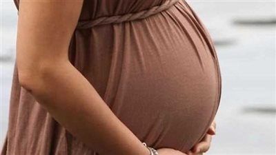 أستاذ نسا وتوليد يكشف سبب اللجوء إلى الولادة القيصرية (فيديو)