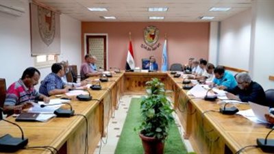 بنظام الساعات بمصروفات كلية الطب.. رئيس جامعة سوهاج يناقش تعديلات البرنامج التكاملي