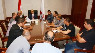 نائب محافظ سوهاج يترأس اجتماع اللجنة الفنية لمتابعة المراكز التكنولوجية