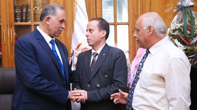 نقيب المحامين الجديد يمارس عمله من مقر النقابة العامة للمحامين