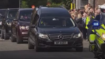 شاهد.. اصطفاف البريطانيين على جانبي الطريق لتقديم الوداع الأخير لـ الملكة إليزابيث 