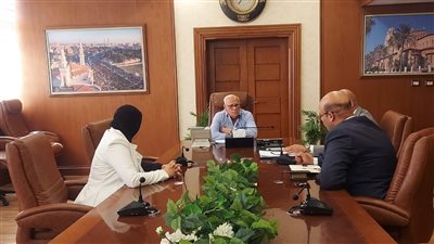 محافظ بورسعيد يناقش مستجدات العمل فى مهرجان 