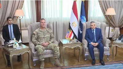 رئيس هيئة قناة السويس يستقبل قائد القيادة المركزية الأمريكية (فيديو)