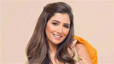 بإطلالة مثيرة... مي عمر تخطف الأنظار بأحدث ظهور لها