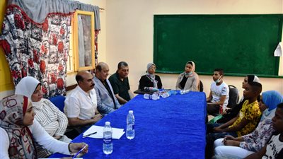 محافظ أسوان يتفقد لجان الاختبارات ويكشف عن تغيير شامل بمنظومة القبول بمدارس التمريض