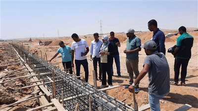 اجتماع تنسيقى لنائب محافظ أسوان مع مسئولى الشركات المنفذة لمشروعات حياة كريمة 