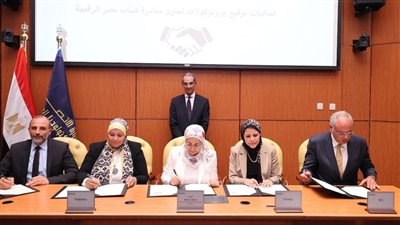 وزير الاتصالات وتكنولوجيا المعلومات يشهد مراسم توقيع بروتوكول تعاون بين اورنچ مصرو القومي للاتصالات لتأهيل شباب مصر لسوق العمل