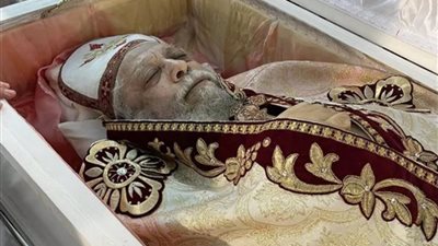 إقامة صلوات الجنازة على وكيل مطرانية حلوان الأسبق 