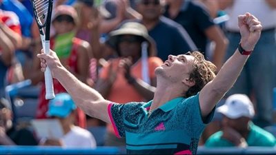 الإصابة تدفع زفيريف للغاية عن ملاعب التنس فترة طويلة