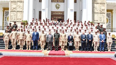 القوات المسلحة تنظم زيارة لوزير المالية بالكلية الحربية 