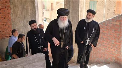 أسقف بنى سويف يتابع أعمال الإنشاء بكنيسة مار جرجس 