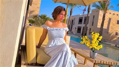 شاهد.. أحدث إطلالة لـ راندا عبد السلام في آخر أيام الصيف (صور)