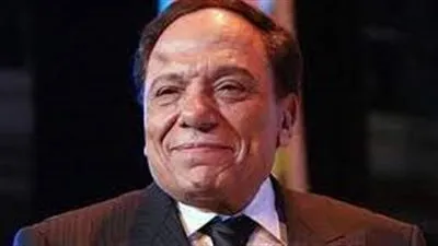 صدمة.. محمد الباز يكشف تفاصيل جديدة عن حالة عادل إمام الصحية