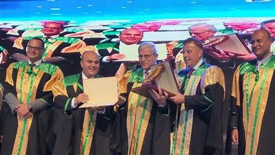 جامعة عين شمس تكرم وزير العدل ورئيسا قضايا الدولة والنيابة الإدارية 