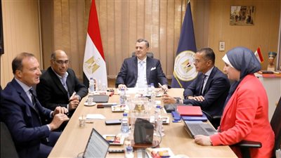 وزير السياحة والآثار يلتقي بمسئولي التنمية المستدامة للسياحة المصرية