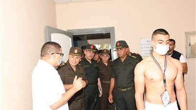 رئيس أركان حرب القوات المسلحة يتفقد اختبارات القبول للأكاديمية والكليات العسكرية بالكلية الحربية